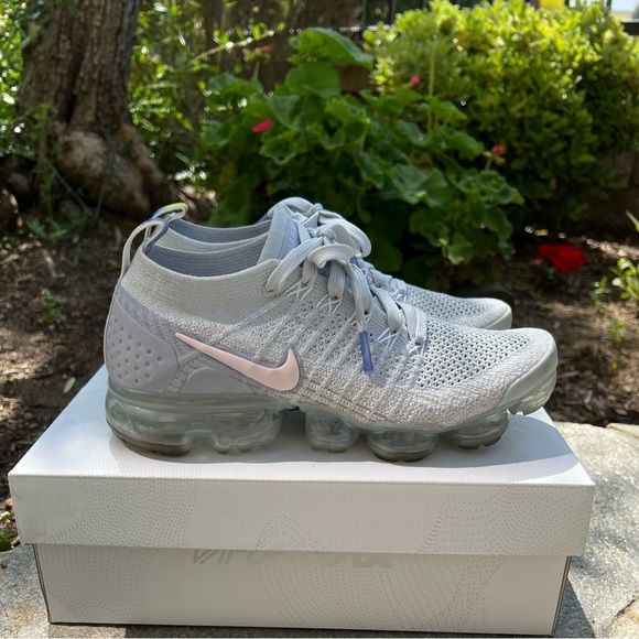 Nike Shoes - nike air vapormax flyknit 2 limited edition floral trim (sz w 7.5)